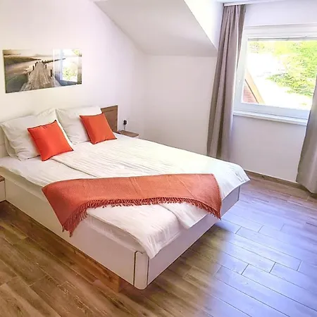 فندق مبيت وإفطار Zelena Oaza 3*