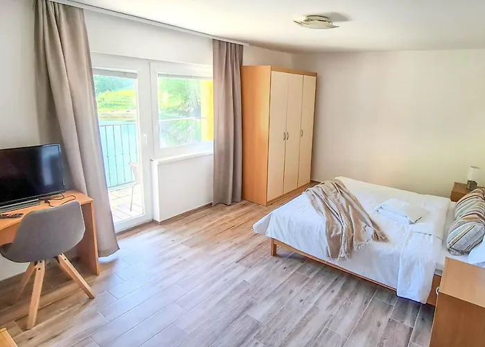 Bed & Breakfast Zelena Oaza 3*